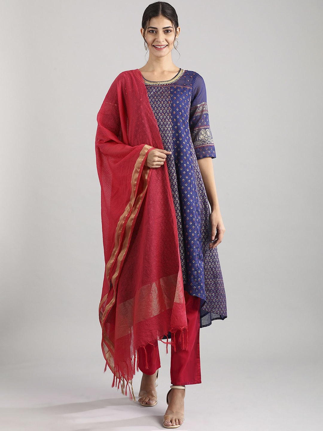 AURELIA Women Blue Ethnic Motifs Printed Beads and Stones Kurta with Trousers & Dupatta
AURELIA Women Blue Ethnic Motifs Printed Beads and Stones Kurta with Trousers & Dupatta