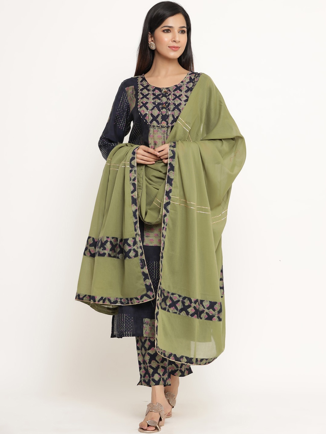 DIVYANK Women Navy Blue & Green Ethnic Motifs Chanderi Silk Kurta with Trousers & Dupatta
DIVYANK Women Navy Blue & Green Ethnic Motifs Chanderi Silk Kurta with Trousers & Dupatta
