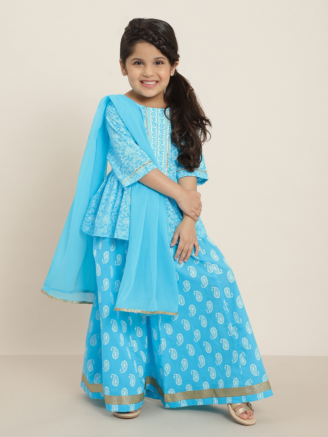 Sangria Girls Blue & White Ethnic Motifs Print Pure Cotton Ready to Wear Lehenga Choli
Sangria Girls Blue & White Ethnic Motifs Print Pure Cotton Ready to Wear Lehenga Choli