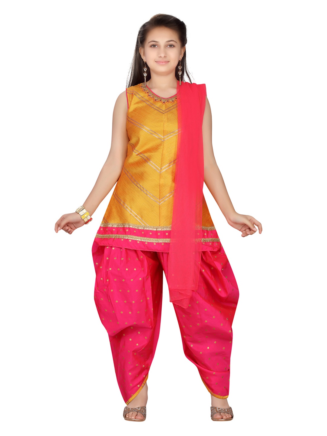 Aarika Girls Mustard Yellow & Fuchsia Pink Striped Kurta with Dhoti Pants & With Dupatta
Aarika Girls Mustard Yellow & Fuchsia Pink Striped Kurta with Dhoti Pants & With Dupatta