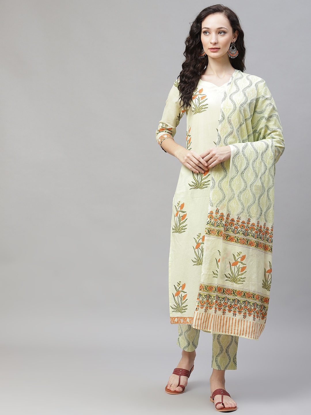 AHIKA Women Green Floral Printed Regular Pure Cotton Kurta with Palazzos & With Dupatta
AHIKA Women Green Floral Printed Regular Pure Cotton Kurta with Palazzos & With Dupatta