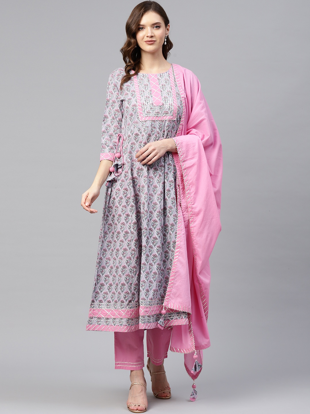 Readiprint Fashions Women Lavender & Pink Printed Kurta with Trousers &Dupatta
Readiprint Fashions Women Lavender & Pink Printed Kurta with Trousers &Dupatta