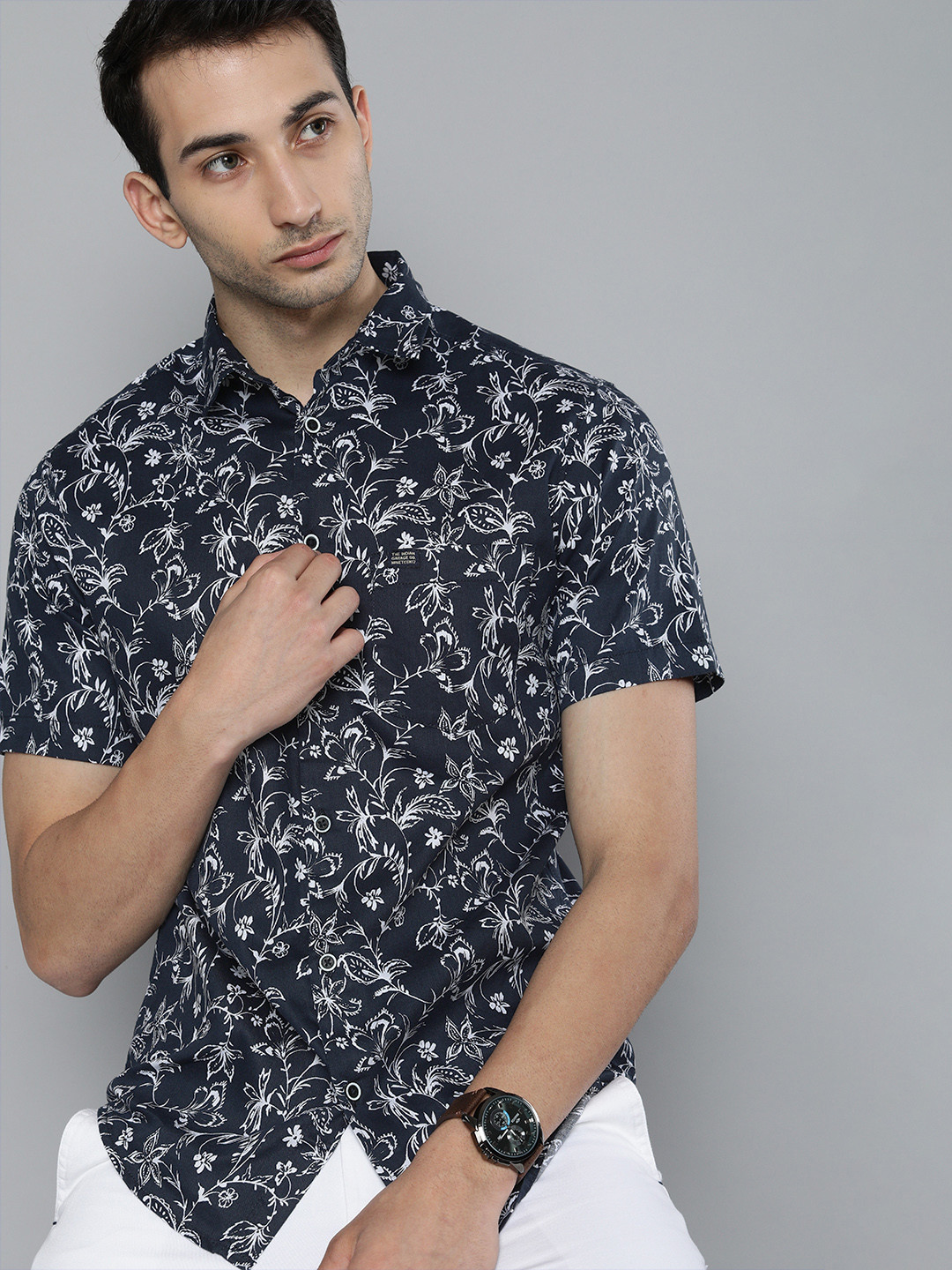 The Indian Garage Co Men Navy Blue & White Slim Fit Floral Opaque Printed Casual Shirt
The Indian Garage Co Men Navy Blue & White Slim Fit Floral Opaque Printed Casual Shirt