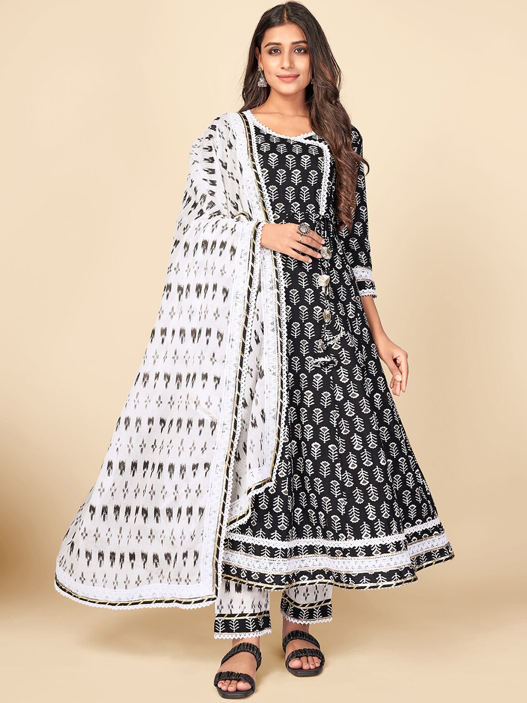 Vbuyz Women Black Floral Printed Angrakha Pure Cotton Kurta with Trousers With Dupatta Set
Vbuyz Women Black Floral Printed Angrakha Pure Cotton Kurta with Trousers With Dupatta Set