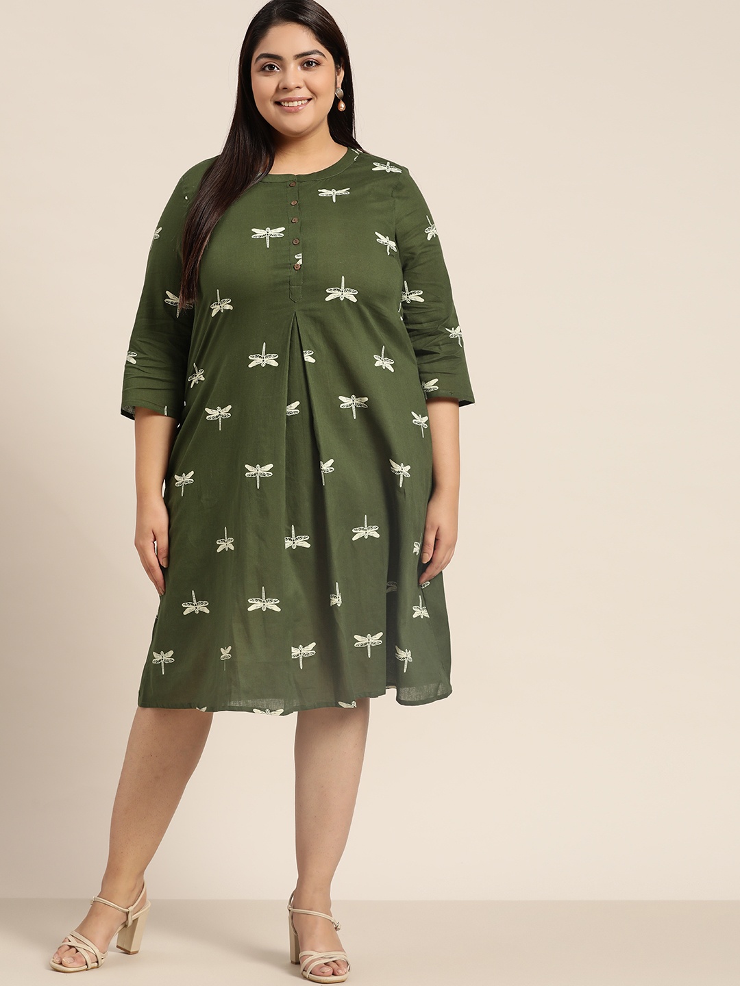 Sztori Women Plus Size Olive Green & Off White Cotton Conversational Print A-Line Dress
Sztori Women Plus Size Olive Green & Off White Cotton Conversational Print A-Line Dress