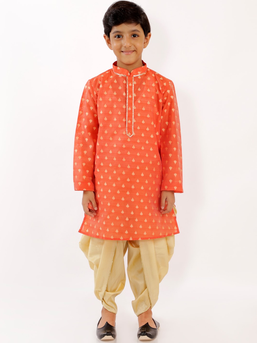 YK Boys Orange & Gold Floral Jacquard Weave Gotta Patti Work Straight Kurta & Dhoti Pants
YK Boys Orange & Gold Floral Jacquard Weave Gotta Patti Work Straight Kurta & Dhoti Pants