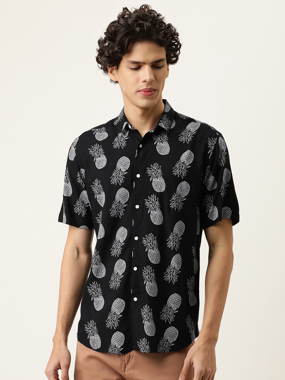 Bene Kleed Men Black Tropical Printed Anti Bacterial Finish Casual Shirt
Bene Kleed Men Black Tropical Printed Anti Bacterial Finish Casual Shirt