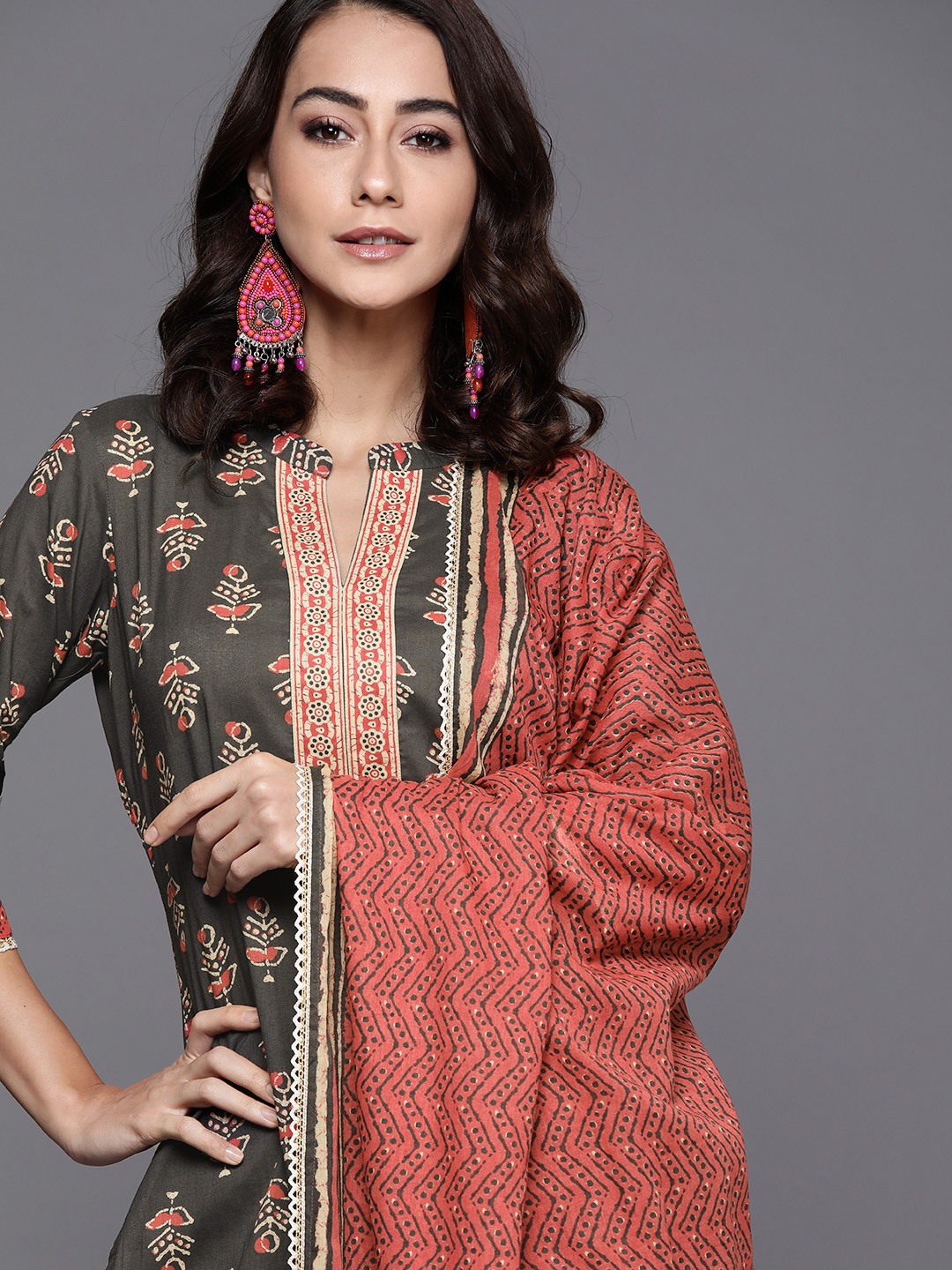 Libas Women Charcoal Floral Printed Regular Pure Cotton Kurta with Palazzos & With Dupatta
Libas Women Charcoal Floral Printed Regular Pure Cotton Kurta with Palazzos & With Dupatta