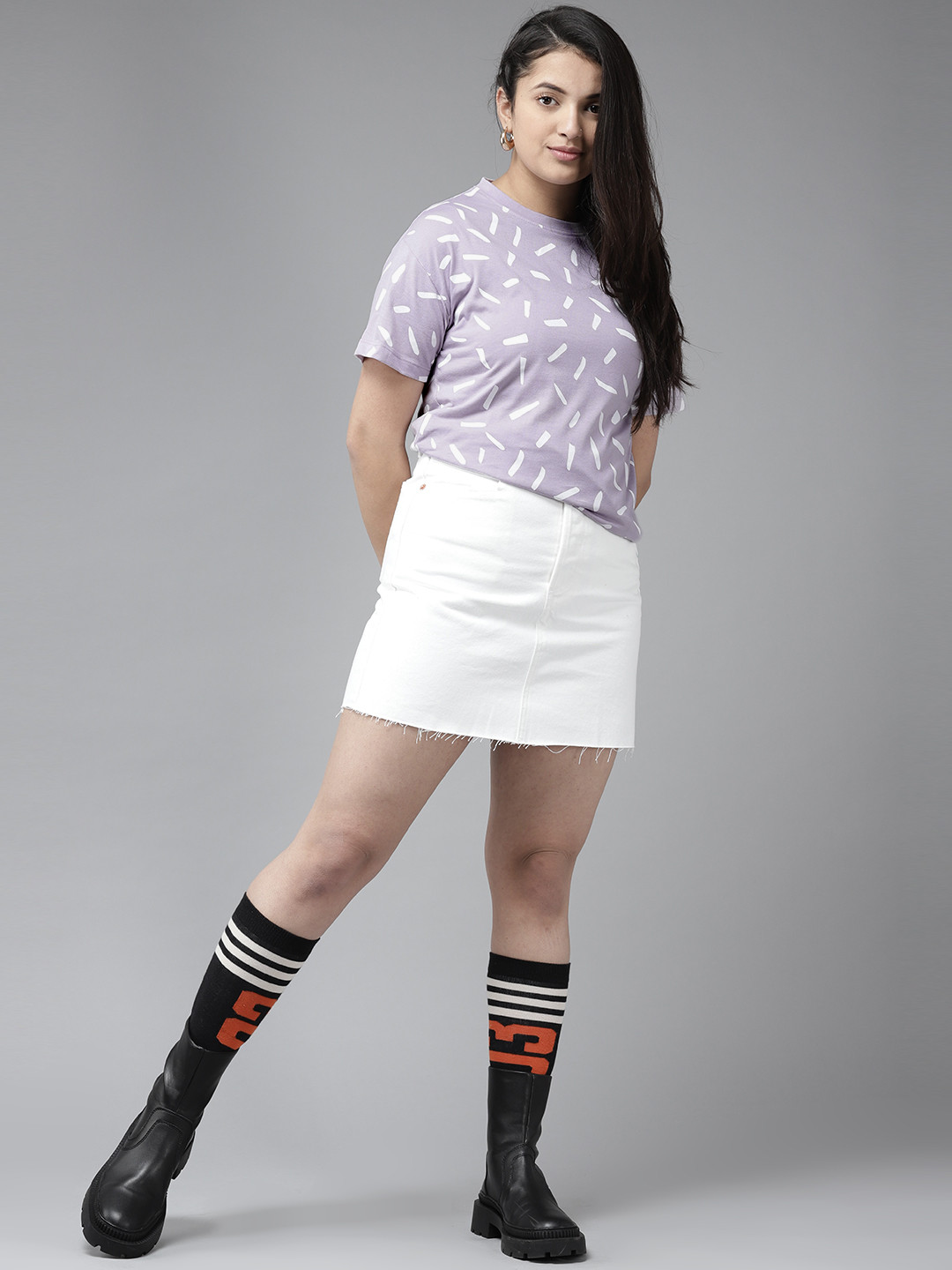 UTH by Roadster Girls Lavender & White Pure Cotton Printed Drop-Shoulder Sleeves T-shirt
UTH by Roadster Girls Lavender & White Pure Cotton Printed Drop-Shoulder Sleeves T-shirt