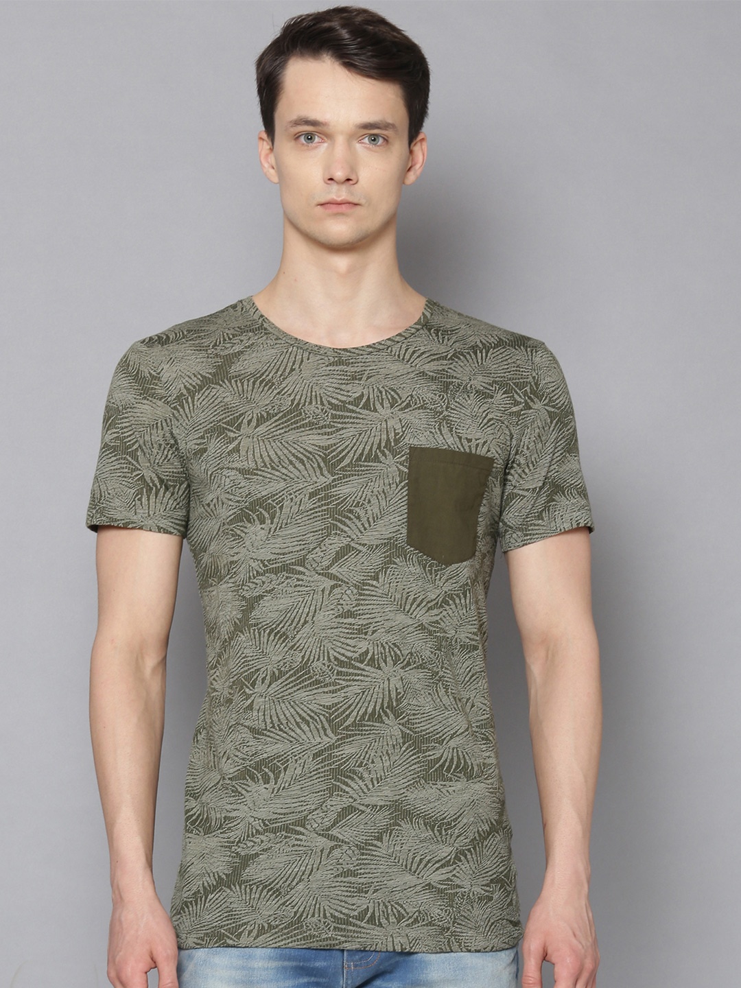 LINDBERGH Men Olive Green Floral Printed Tropical Slim Fit Cotton Pure Cotton T-shirt
LINDBERGH Men Olive Green Floral Printed Tropical Slim Fit Cotton Pure Cotton T-shirt