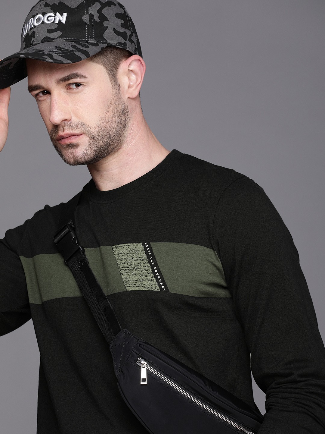 WROGN Men Black Olive Green Slim Fit Colourblocked Pure Cotton T-shirt