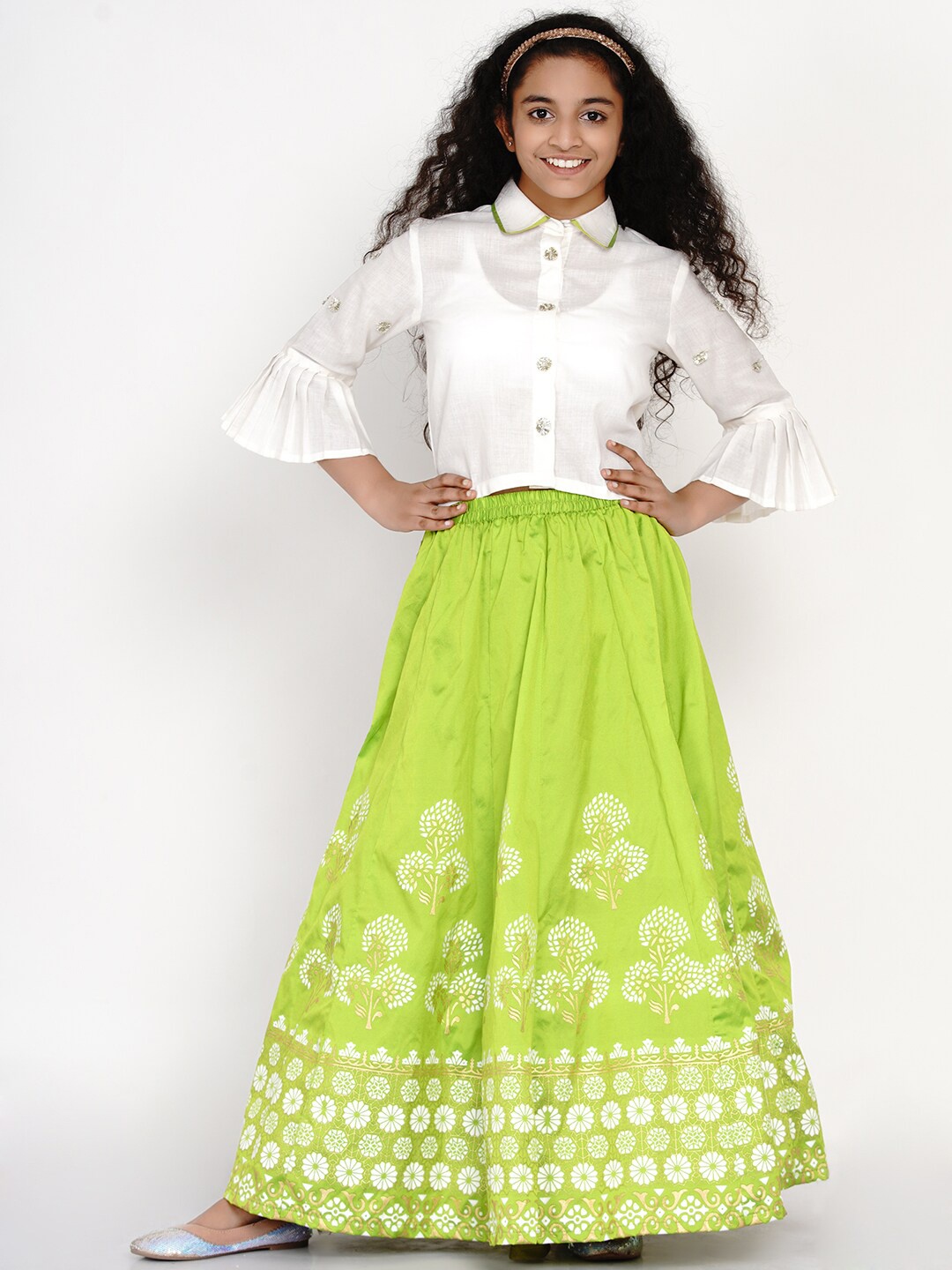 Bitiya by Bhama Girls White & Green Block Print Ready to Wear Lehenga & Blouse
Bitiya by Bhama Girls White & Green Block Print Ready to Wear Lehenga & Blouse