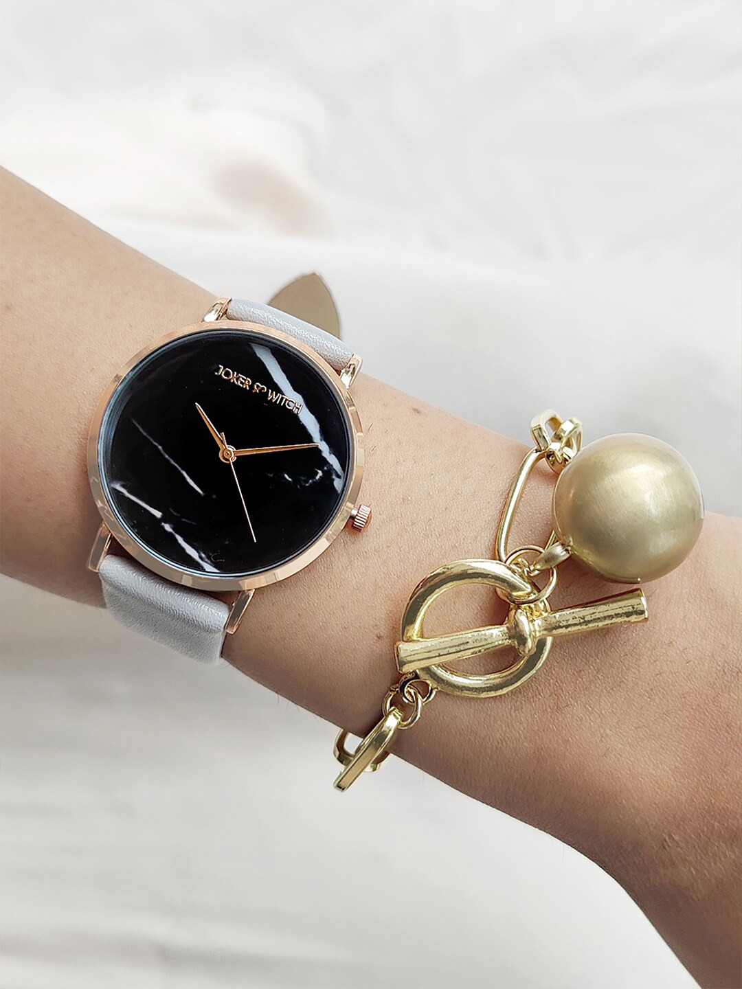 JOKER & WITCH Women Black & Gold-Toned Sophie Watch Gift Set JWBS425
JOKER & WITCH Women Black & Gold-Toned Sophie Watch Gift Set JWBS425