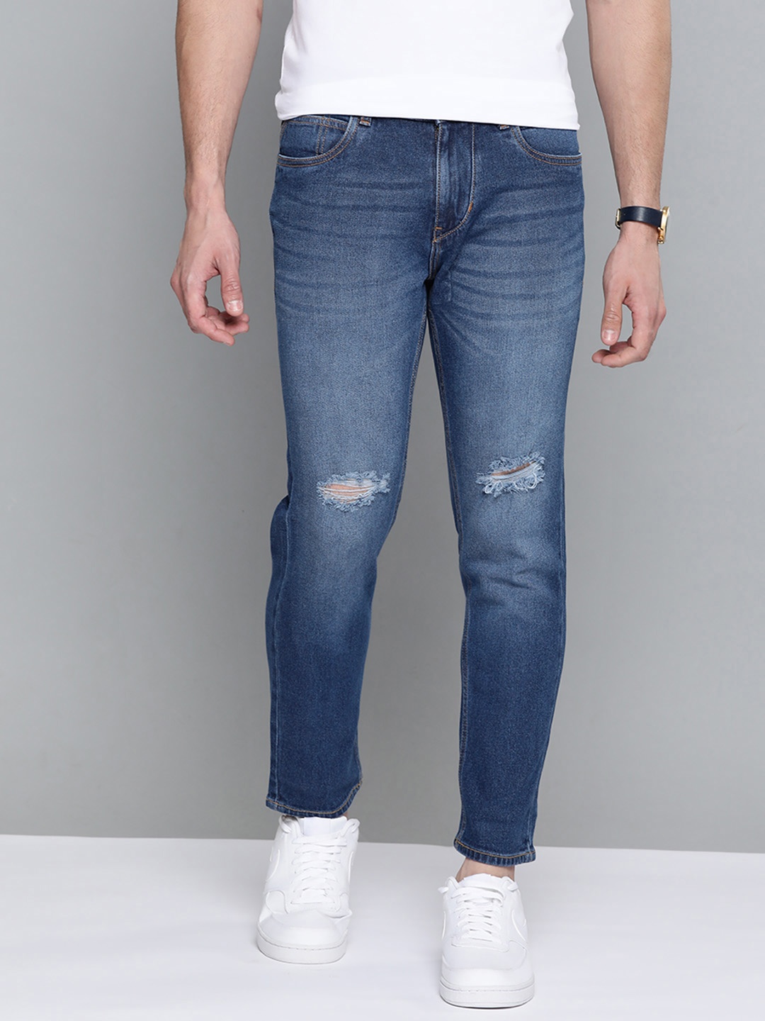 Mast & Harbour Men Blue Slim Tapered Fit Mildly Distressed Light Fade Stretchable Jeans
Mast & Harbour Men Blue Slim Tapered Fit Mildly Distressed Light Fade Stretchable Jeans