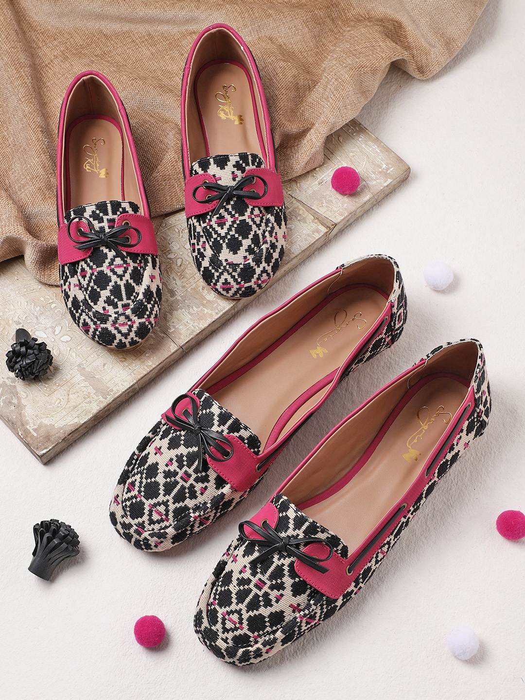 Sangria Women Beige & Black Ethnic Motifs Woven Design Boat Shoes with Bow Detail
Sangria Women Beige & Black Ethnic Motifs Woven Design Boat Shoes with Bow Detail