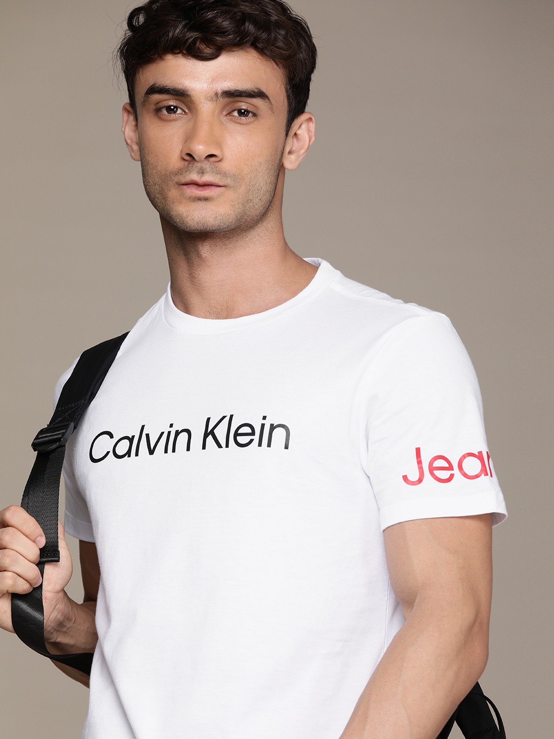 Calvin Klein Jeans Men White & Black Brand Logo Printed Pure Cotton Round Neck T-shirt
Calvin Klein Jeans Men White & Black Brand Logo Printed Pure Cotton Round Neck T-shirt