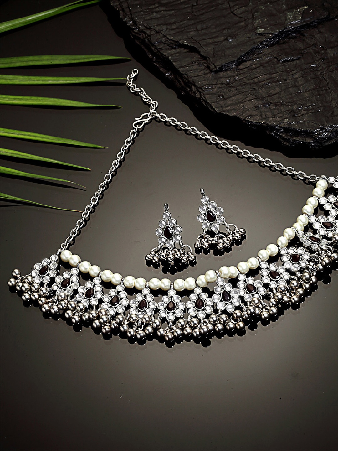 KARATCART Oxidised Silver-Toned & Black Kundan-Studded & Beaded Handcrafted Jewellery Set
KARATCART Oxidised Silver-Toned & Black Kundan-Studded & Beaded Handcrafted Jewellery Set