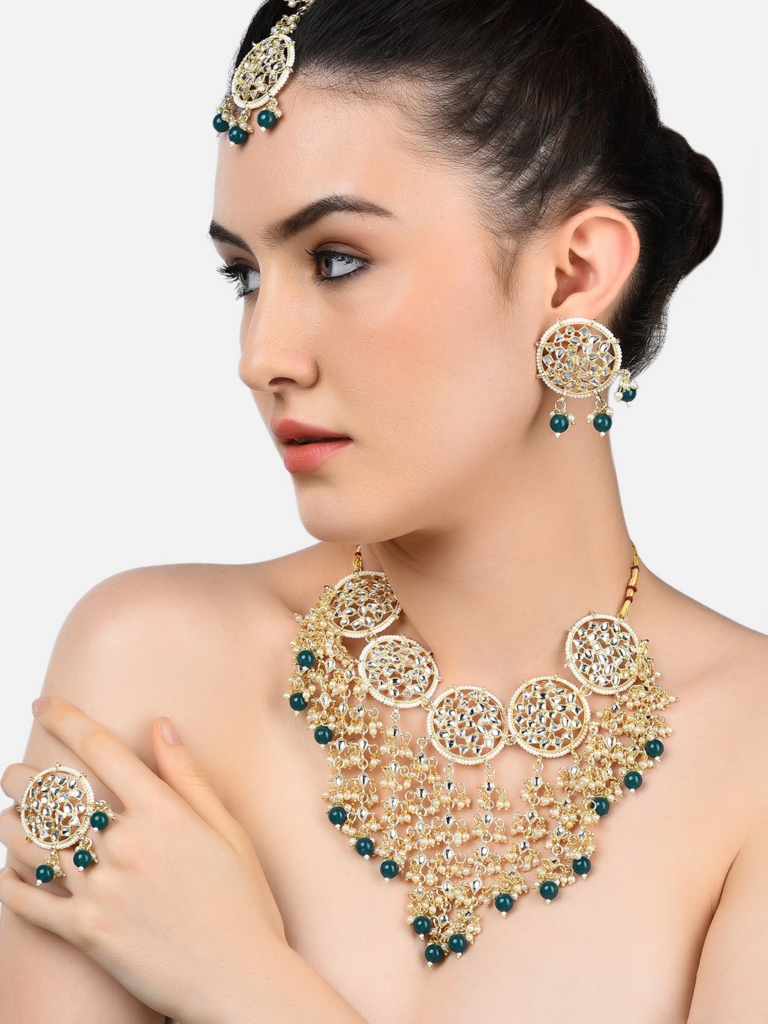 Zaveri Pearls Gold-Plated White Kundan-Studded & Green Pearl Beaded Jewellery Set
Zaveri Pearls Gold-Plated White Kundan-Studded & Green Pearl Beaded Jewellery Set