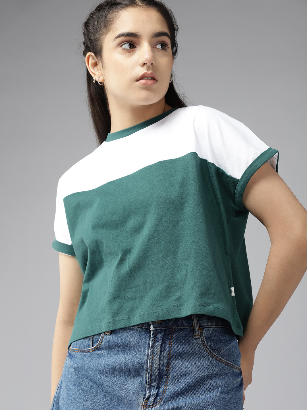 UTH by Roadster Girls White & Green Colourblocked Extended Sleeves Pure Cotton T-shirt
UTH by Roadster Girls White & Green Colourblocked Extended Sleeves Pure Cotton T-shirt
