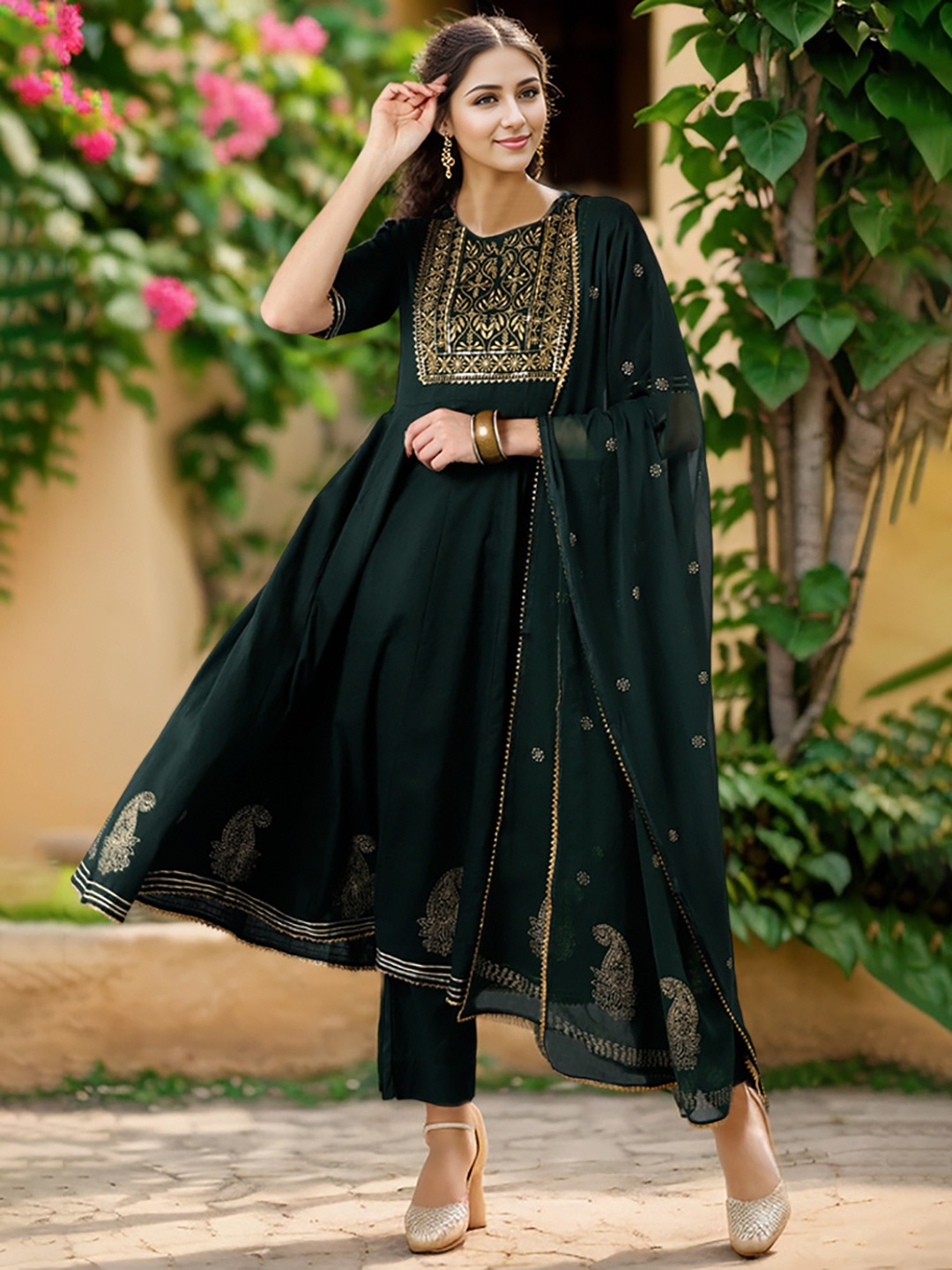 AHIKA Women Green & Gold Yoke Design Panelled Silk Blend Kurta with Trousers & Dupatta
AHIKA Women Green & Gold Yoke Design Panelled Silk Blend Kurta with Trousers & Dupatta