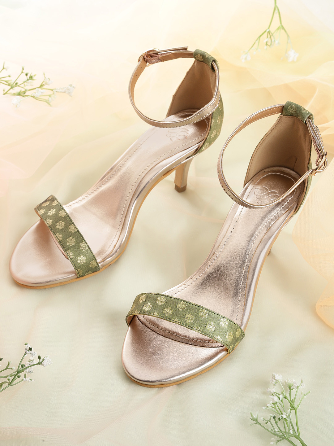 House of Pataudi Women Green & Gold-Toned Woven Design Handcrafted Slim Heels & Pouch
House of Pataudi Women Green & Gold-Toned Woven Design Handcrafted Slim Heels & Pouch