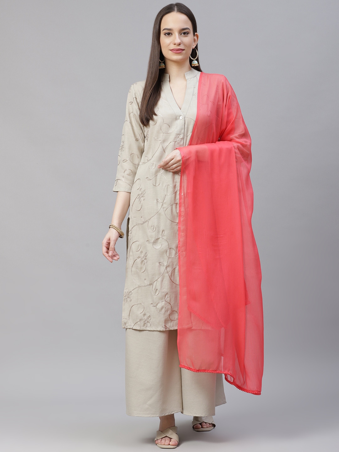 Jompers Women Grey & Pink Floral Embroidered Regular Kurta with Palazzos & Dupatta
Jompers Women Grey & Pink Floral Embroidered Regular Kurta with Palazzos & Dupatta