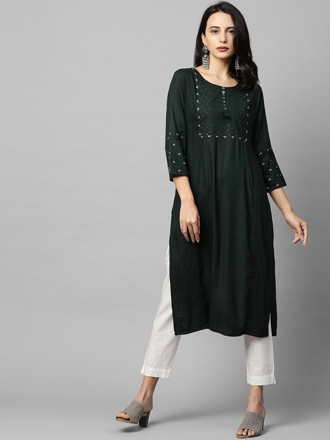 FASHOR Women Green & Silver Ethnic Motifs Yoke Design Keyhole Neck Thread Work Kurta
FASHOR Women Green & Silver Ethnic Motifs Yoke Design Keyhole Neck Thread Work Kurta