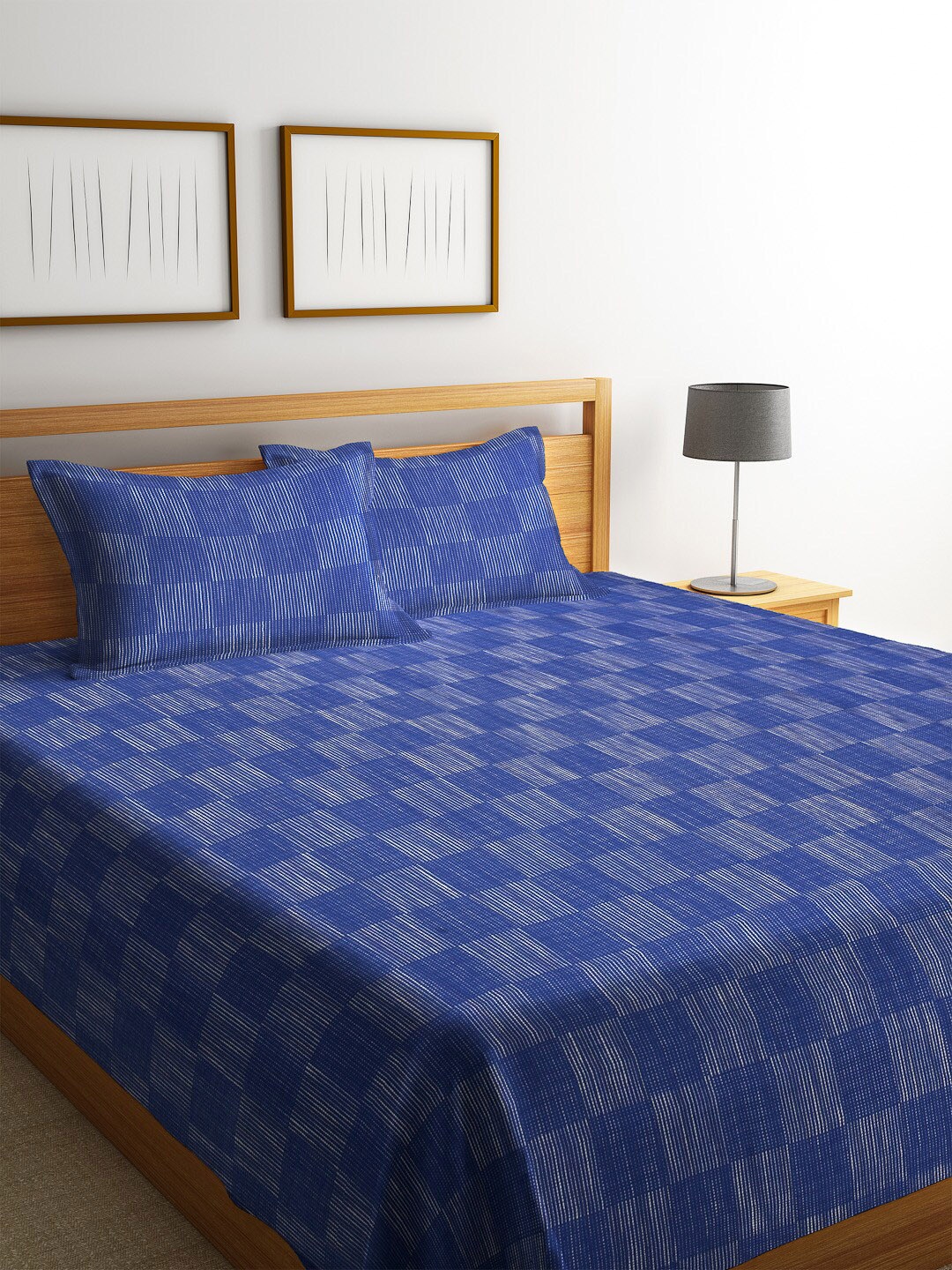 Arrabi Blue & White Geometric Double Bed Cover With 2 Pillow Covers