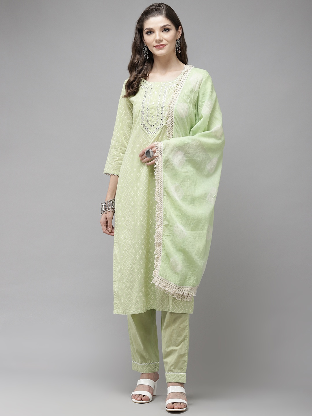 Anubhutee Women Green Pure Cotton Bandhani Print Mirror Work Kurta with Trousers & Dupatta
Anubhutee Women Green Pure Cotton Bandhani Print Mirror Work Kurta with Trousers & Dupatta