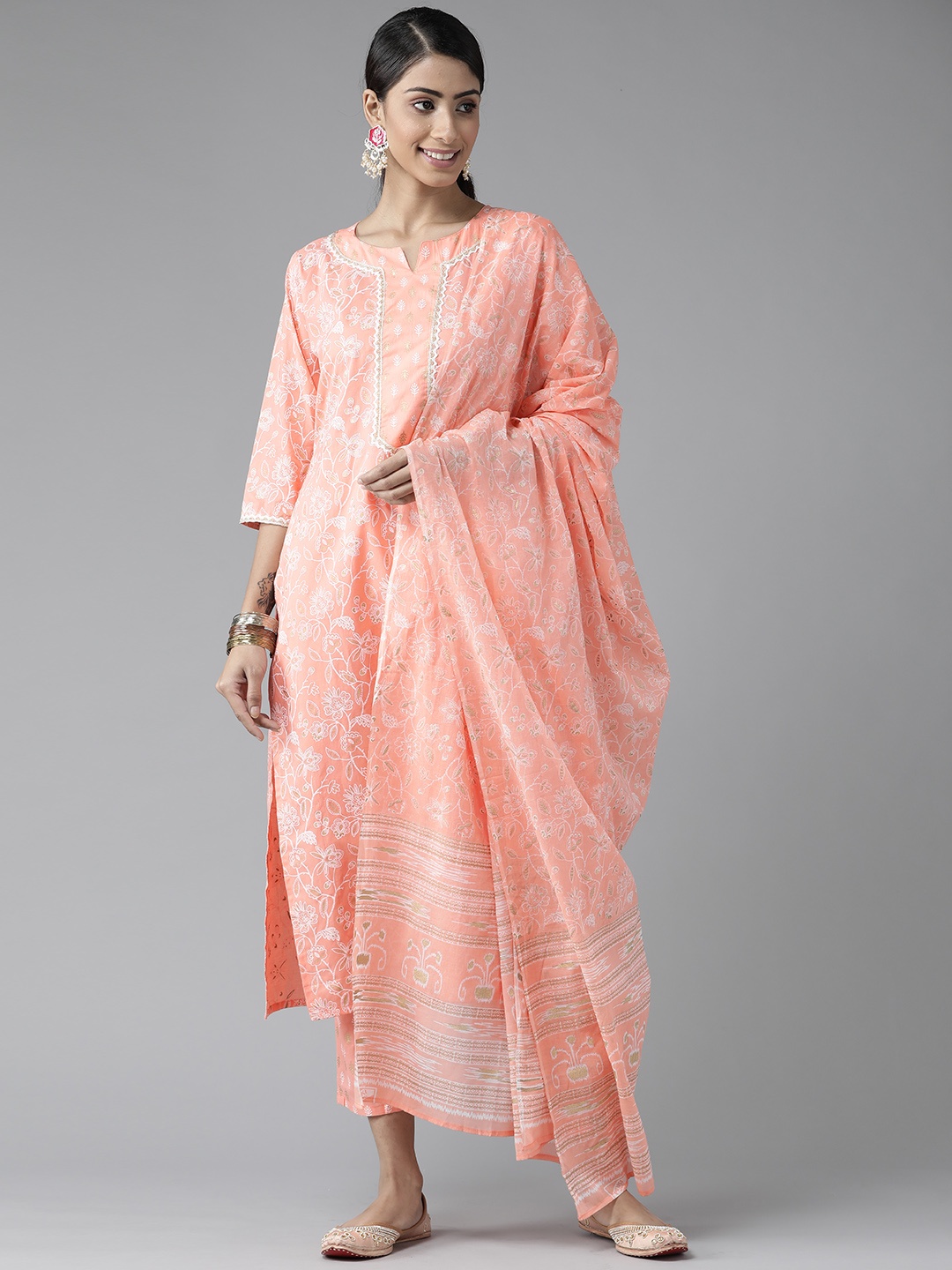 Ginni Arora Label Women Peach & White Ethnic Motifs Printed Kurta with Trousers & Dupatta
Ginni Arora Label Women Peach & White Ethnic Motifs Printed Kurta with Trousers & Dupatta