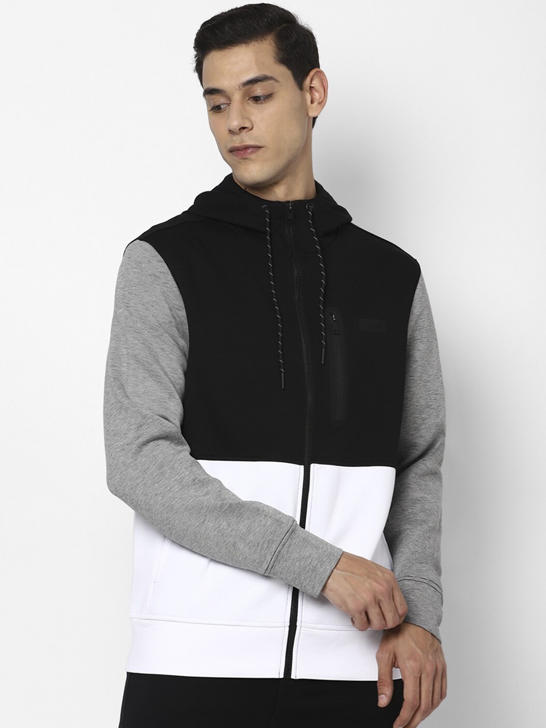AMERICAN EAGLE OUTFITTERS Men Black Colourblocked Sweatshirt