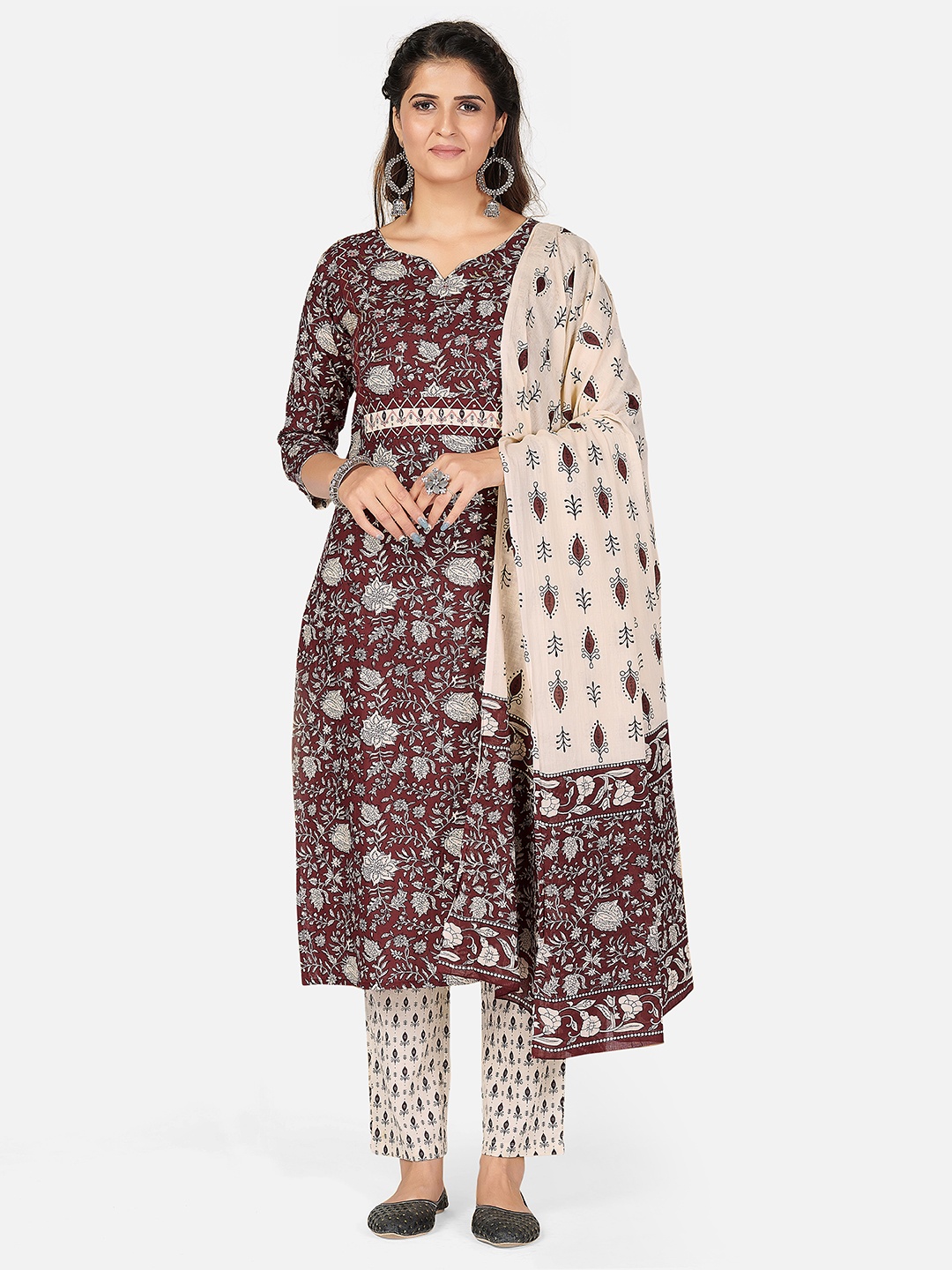 Vbuyz Women Burgundy & Off-white Floral Printed Pure Cotton Kurta with Trousers & Dupatta
Vbuyz Women Burgundy & Off-white Floral Printed Pure Cotton Kurta with Trousers & Dupatta