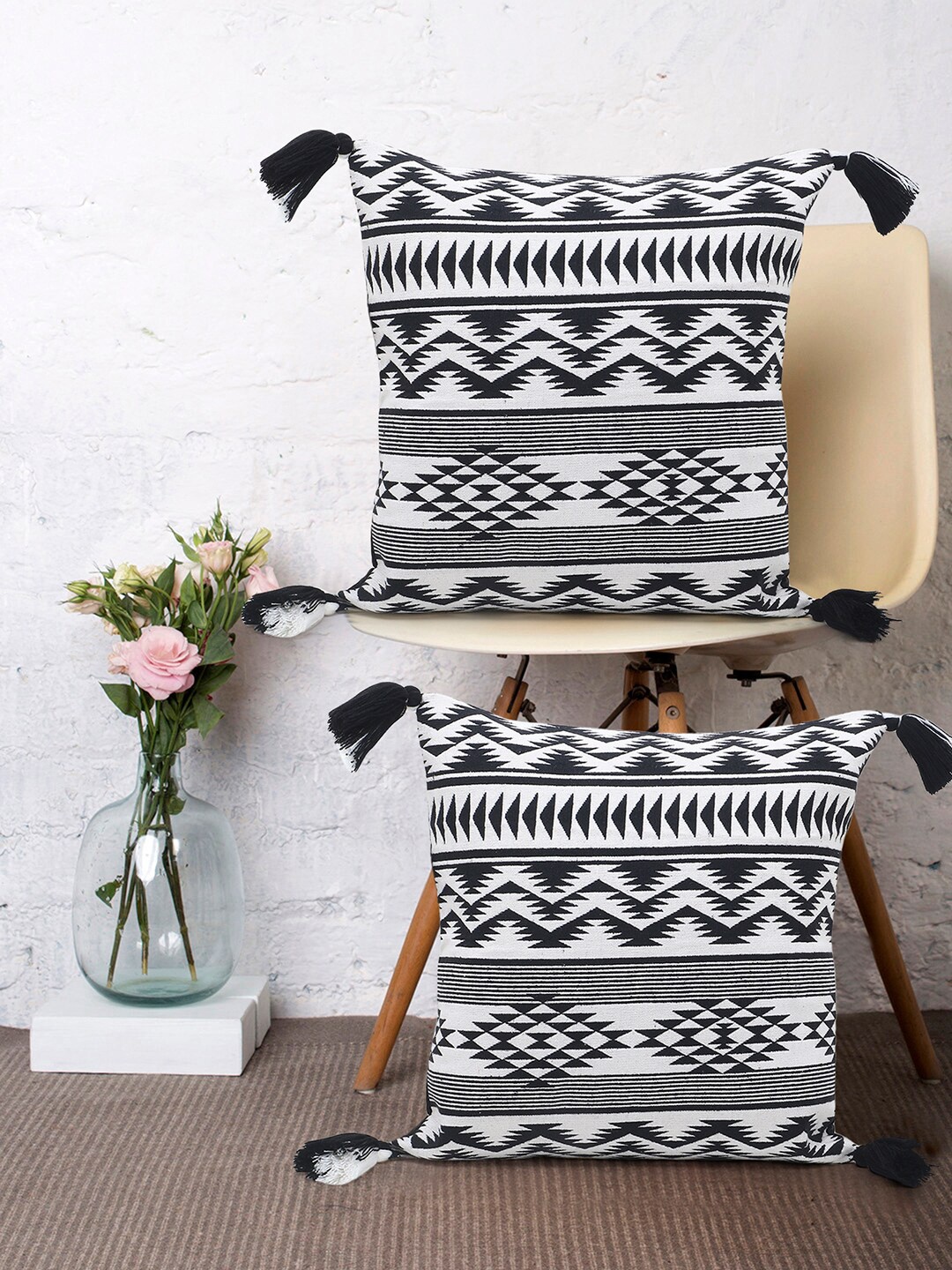 Mezposh Off White & Black Set of 2 Tribal Jacquard Square Cushion Covers with Tassels
Mezposh Off White & Black Set of 2 Tribal Jacquard Square Cushion Covers with Tassels