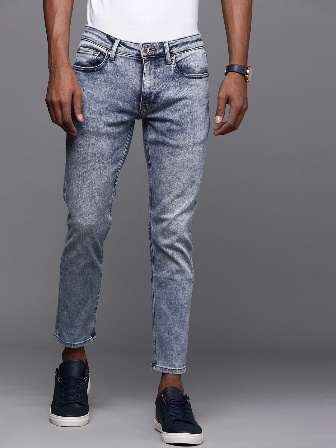 Louis Philippe Jeans Men Blue Smart Skinny Fit Heavy Fade Mid-Rise Stretchable Jeans
Louis Philippe Jeans Men Blue Smart Skinny Fit Heavy Fade Mid-Rise Stretchable Jeans
