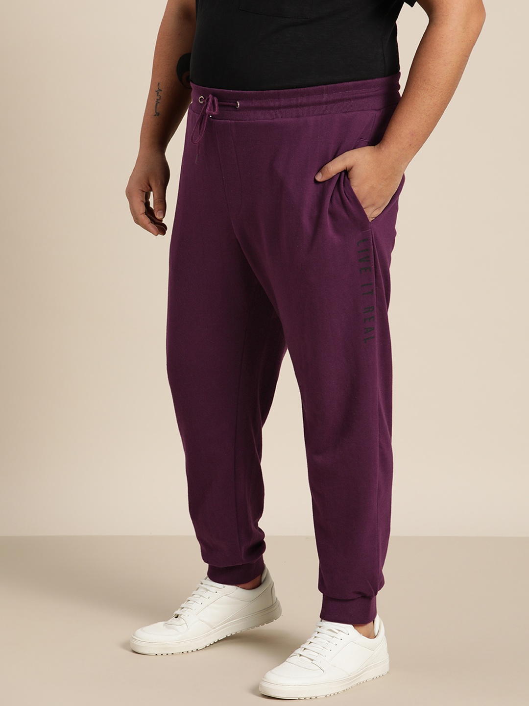 Sztori Men Plus Size Burgundy Solid Joggers