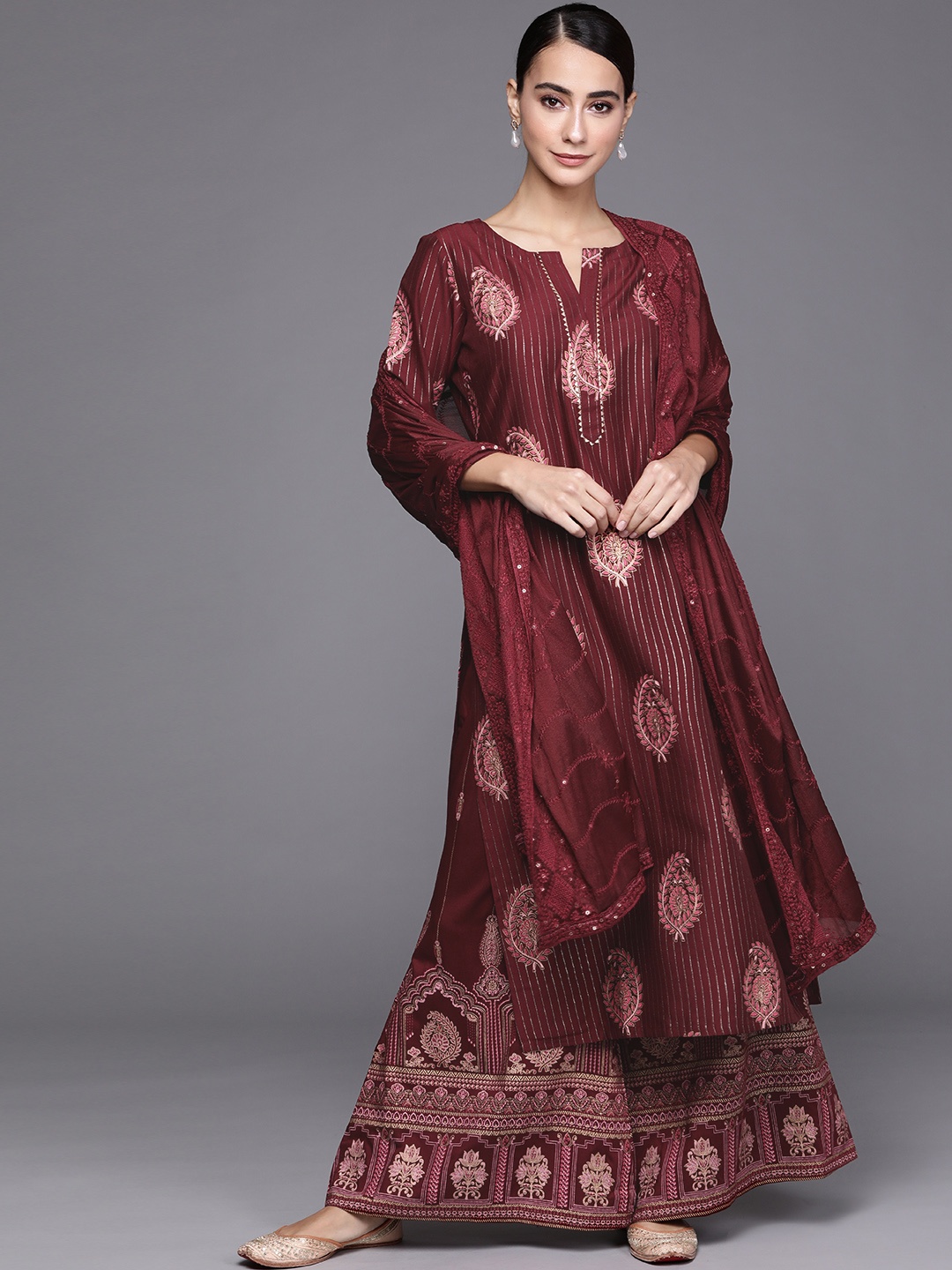 Libas Women Maroon & Golden Paisley Printed Gotta Patti Kurta with Palazzos & Dupatta
Libas Women Maroon & Golden Paisley Printed Gotta Patti Kurta with Palazzos & Dupatta