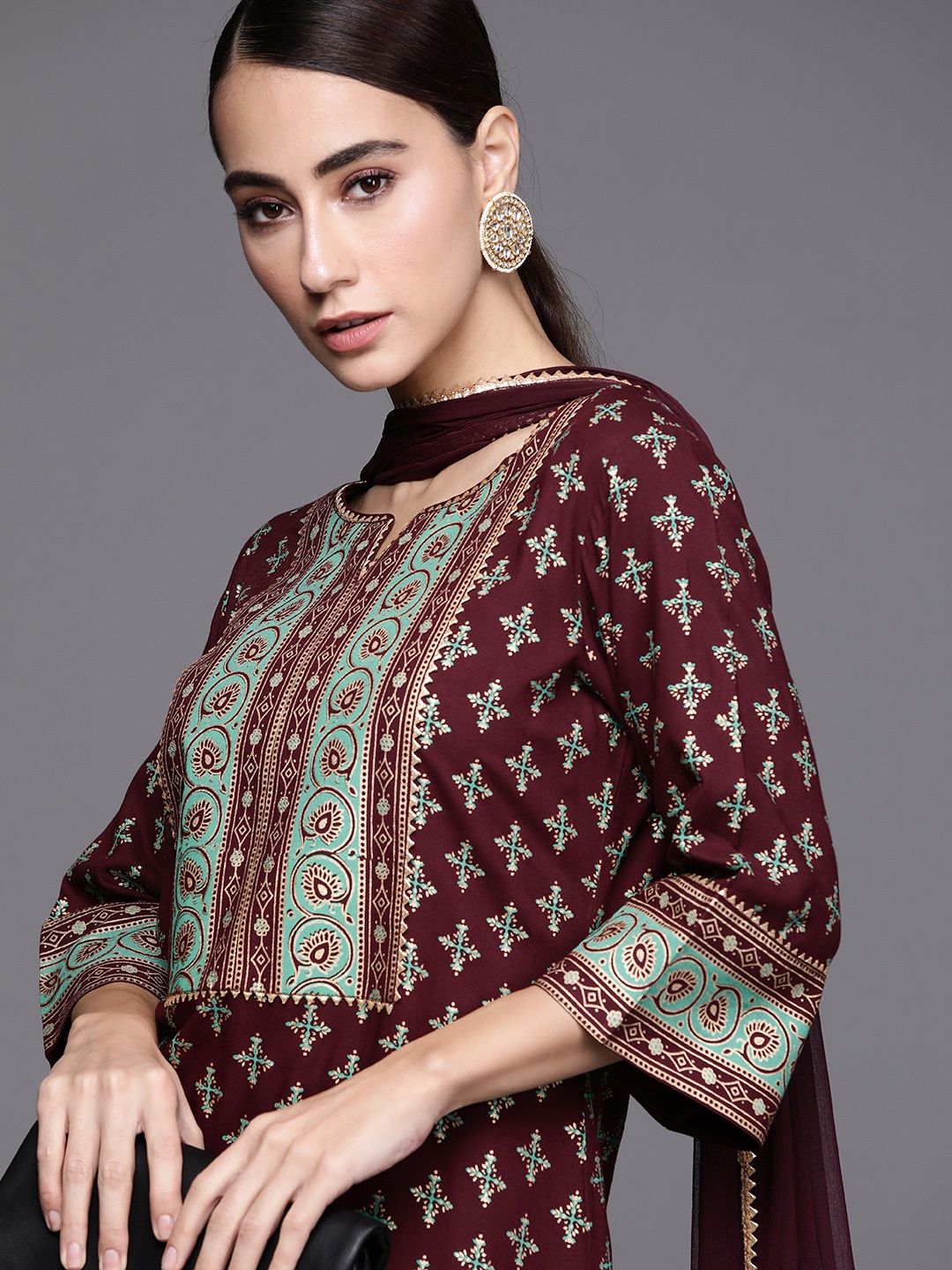 Libas Women Burgundy & Sea Green Ethnic Motifs Printed Kurta with Trousers & Dupatta
Libas Women Burgundy & Sea Green Ethnic Motifs Printed Kurta with Trousers & Dupatta