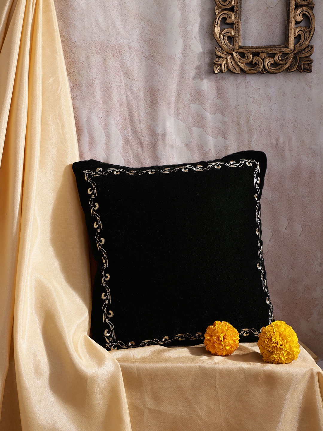 House of Pataudi Green & Golden Ethnic Motifs Albela Jashn Single Square Cushion Cover
House of Pataudi Green & Golden Ethnic Motifs Albela Jashn Single Square Cushion Cover