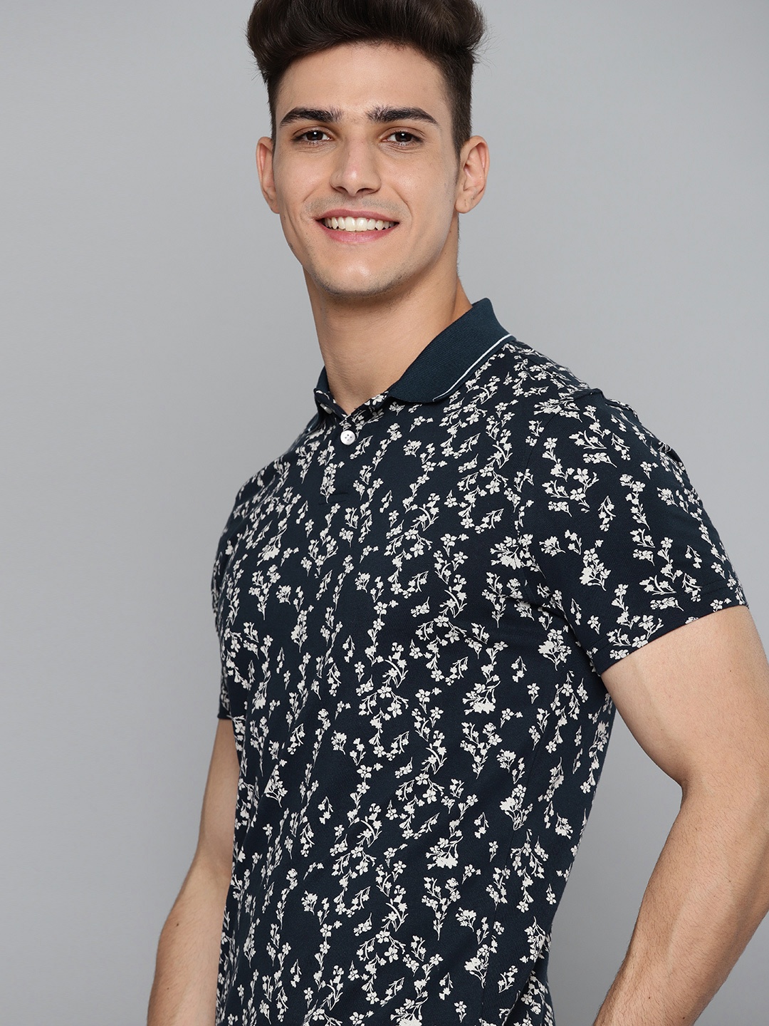 Mast & Harbour Men Navy Blue & Off White Pure Cotton Floral Printed Polo Collar T-shirt
Mast & Harbour Men Navy Blue & Off White Pure Cotton Floral Printed Polo Collar T-shirt