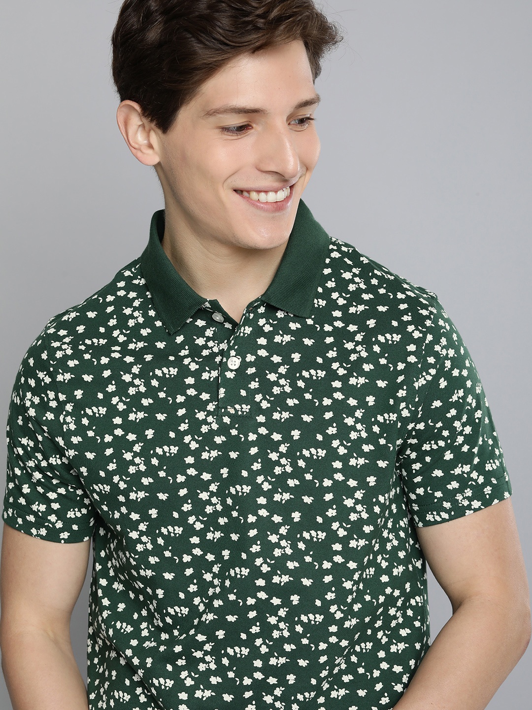Mast & Harbour Men Green & White Ditsy Floral Printed Polo Collar Pure Cotton T-shirt
Mast & Harbour Men Green & White Ditsy Floral Printed Polo Collar Pure Cotton T-shirt