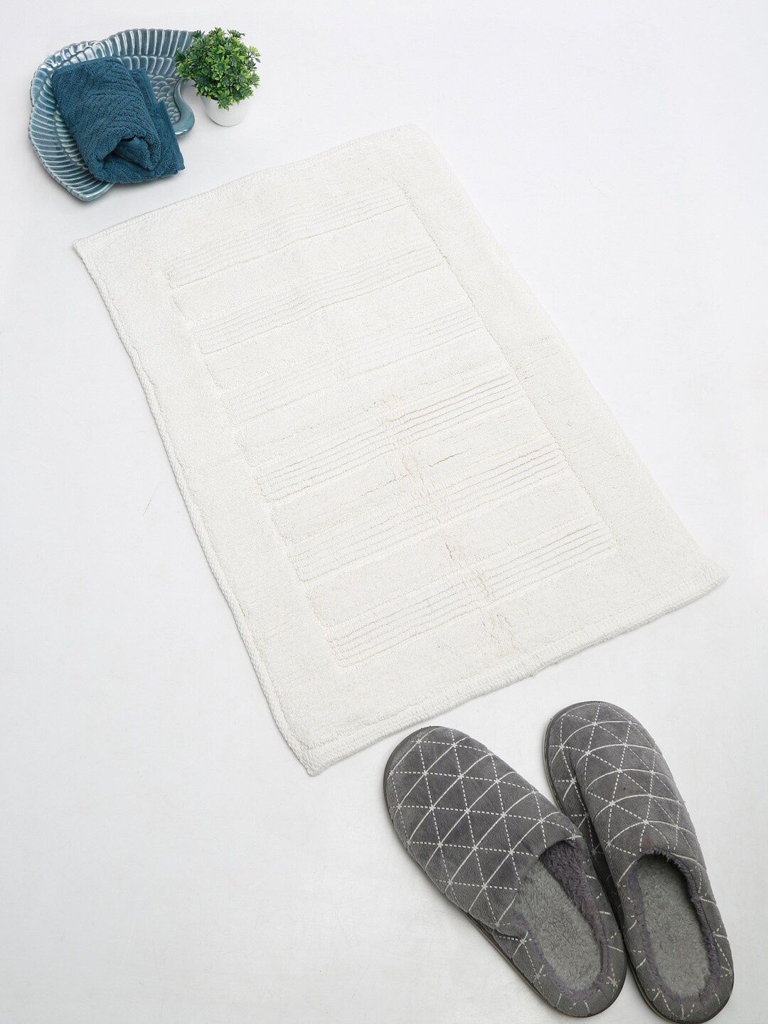 Fabindia White Woven-Design Cotton Bath Rug