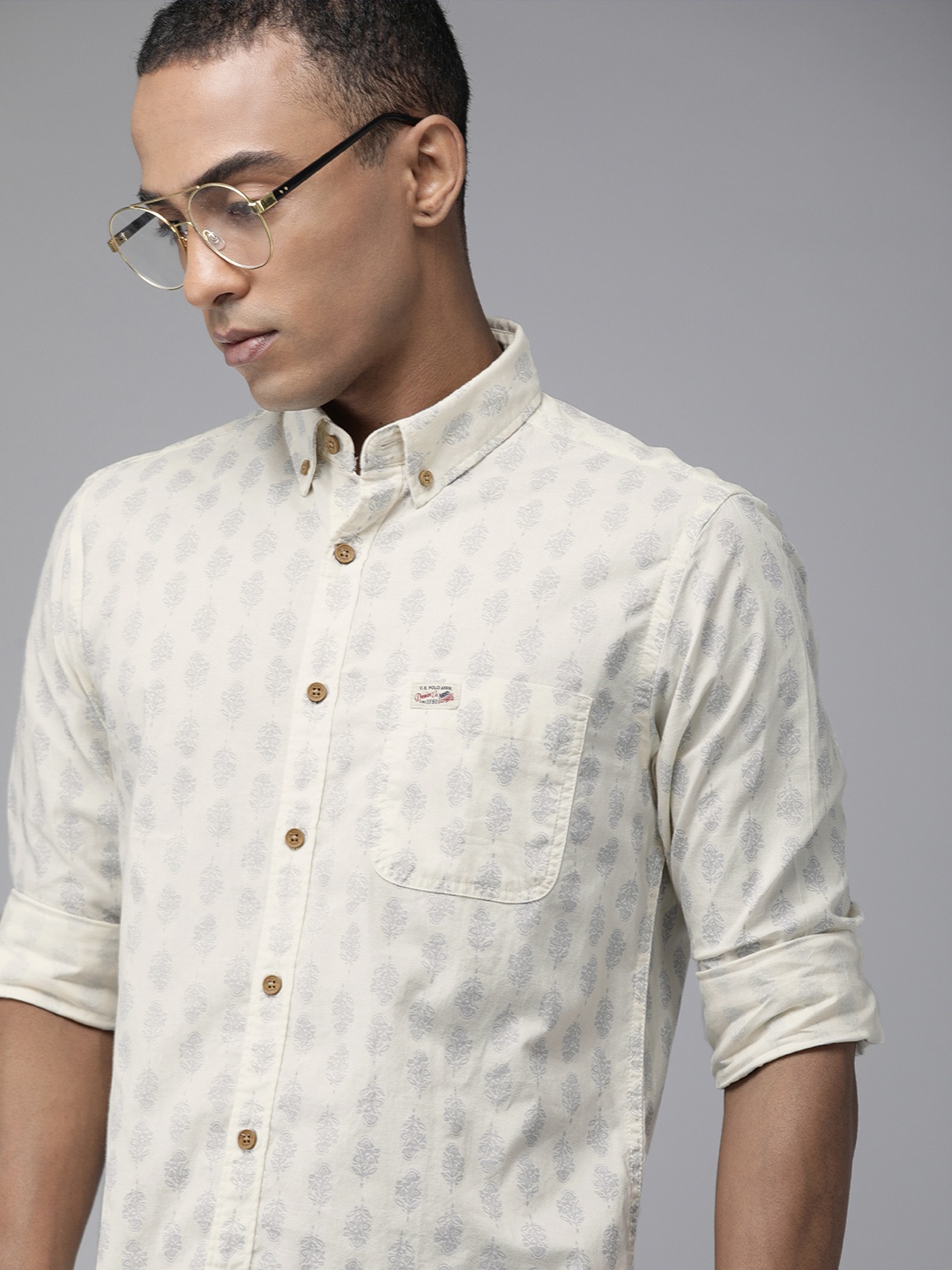 U S Polo Assn Denim Co Men Off White Slim Fit Floral Printed Pure Cotton Casual Shirt
U S Polo Assn Denim Co Men Off White Slim Fit Floral Printed Pure Cotton Casual Shirt
