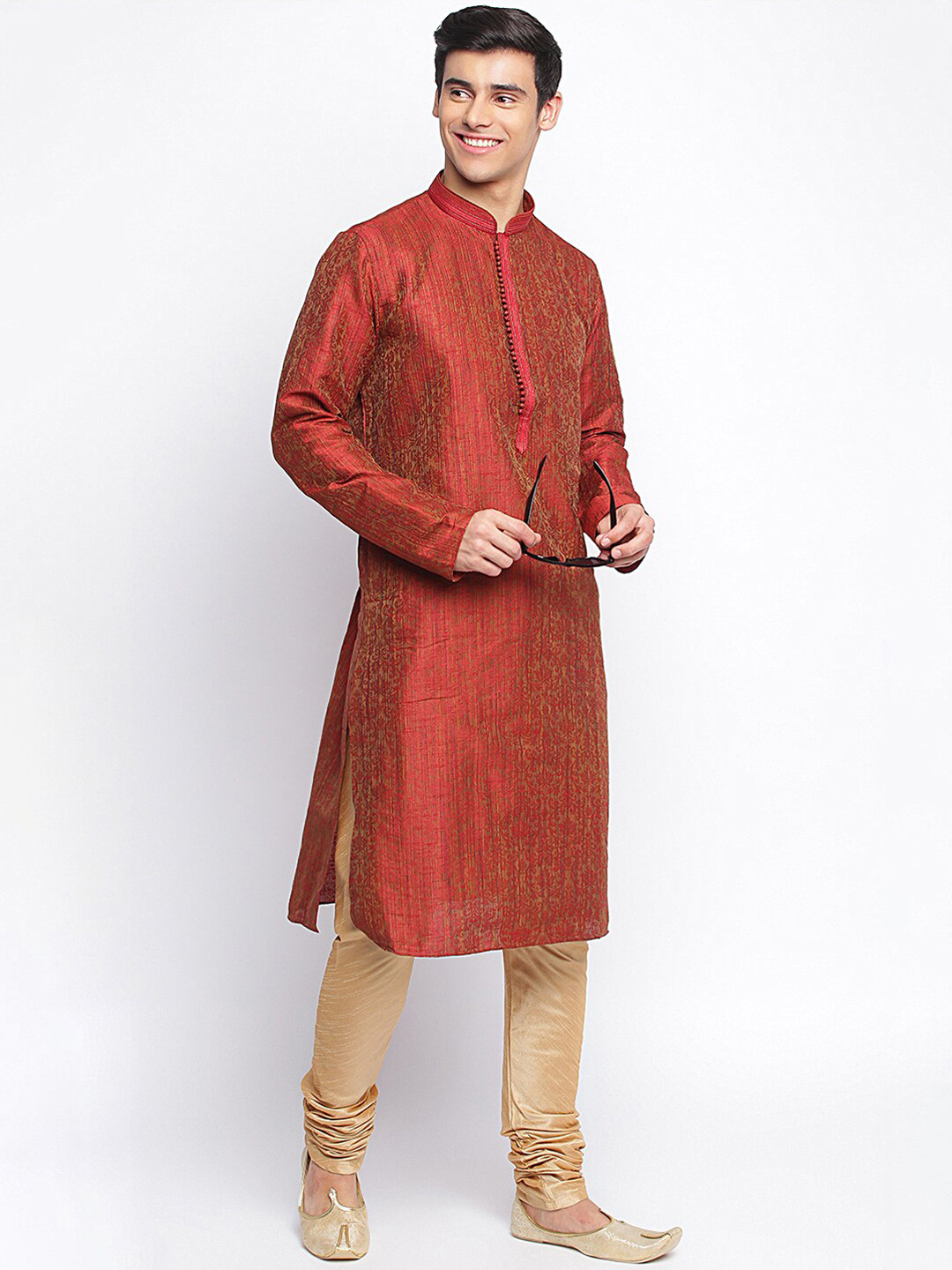 Sanwara Men Maroon Thread Work Kurta
Sanwara Men Maroon Thread Work Kurta