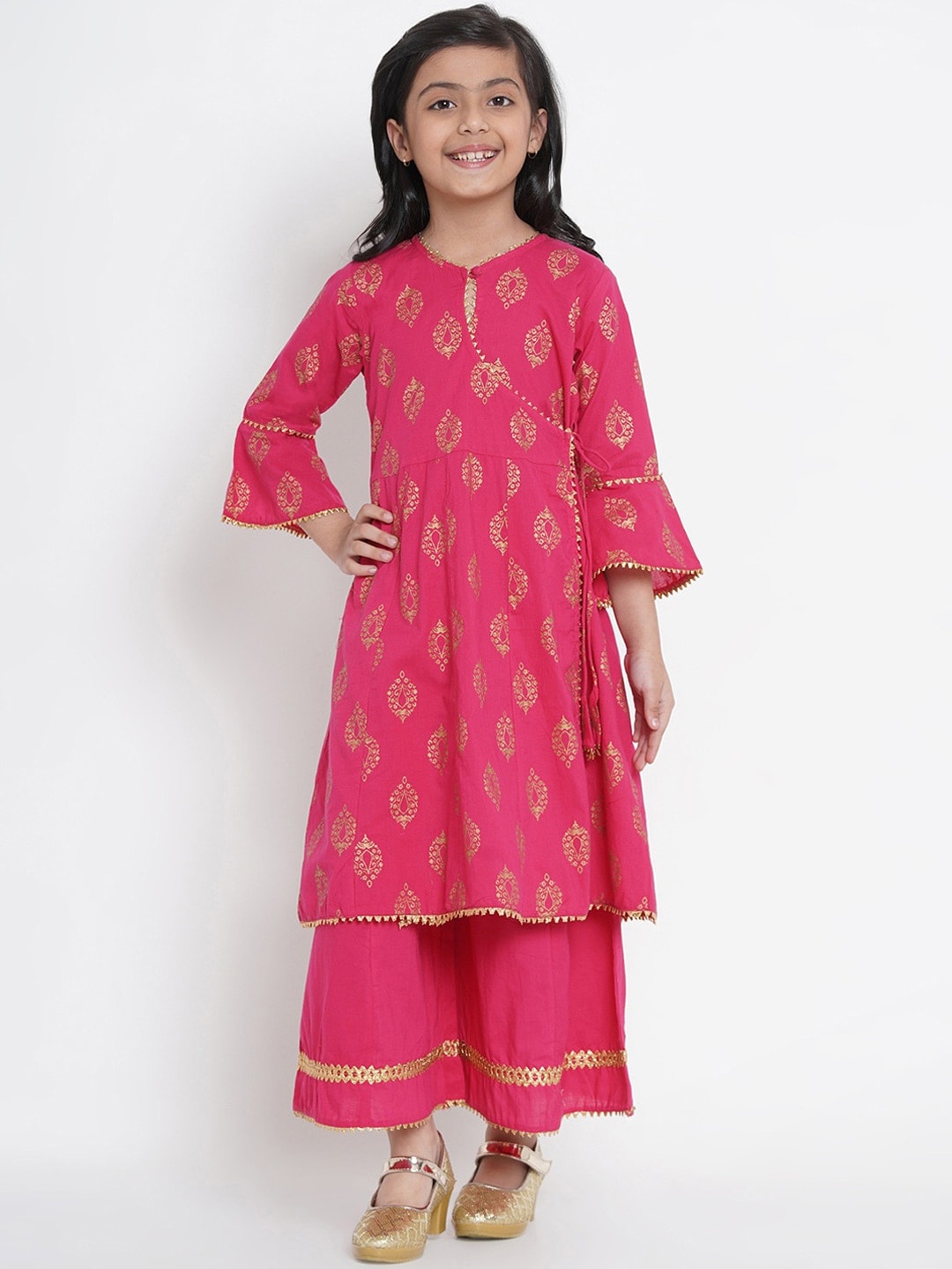 Bitiya by Bhama Girls Fuchsia Ethnic Motifs Angrakha Pure Cotton Kurta with Palazzos
Bitiya by Bhama Girls Fuchsia Ethnic Motifs Angrakha Pure Cotton Kurta with Palazzos