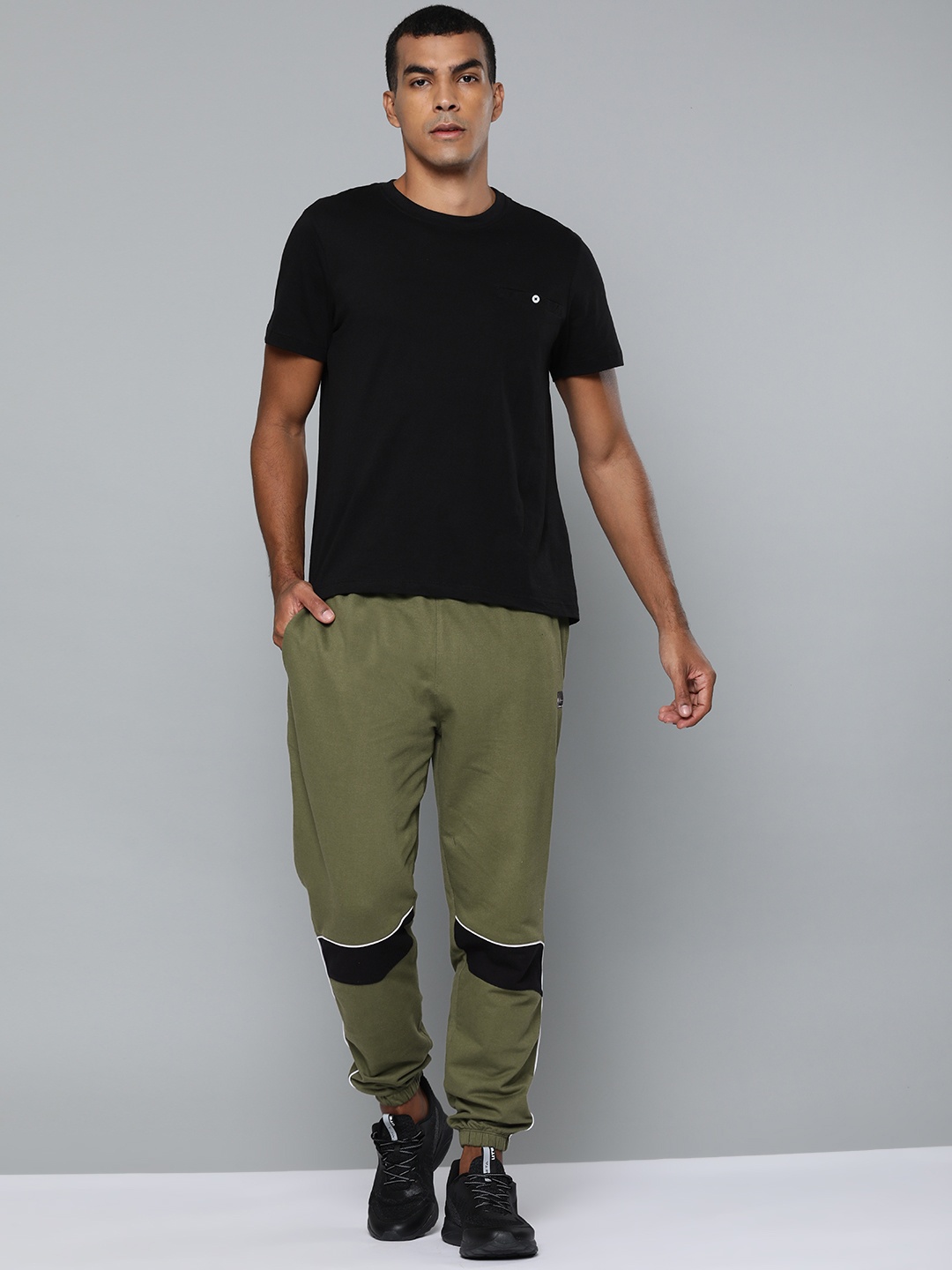 HRX By Hrithik Roshan Lifestyle Men Jet Black & Winter Moss Bio-Wash Solid Track Pant, Olive
HRX By Hrithik Roshan Lifestyle Men Jet Black & Winter Moss Bio-Wash Solid Track Pant, Olive
