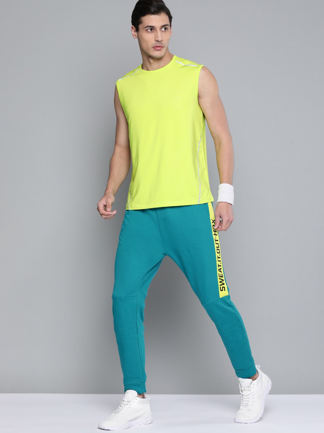 HRX By Hrithik Roshan Training Men Virdigiris Rapid-Dry Typography Track Pants, Turquoise blue
HRX By Hrithik Roshan Training Men Virdigiris Rapid-Dry Typography Track Pants, Turquoise blue