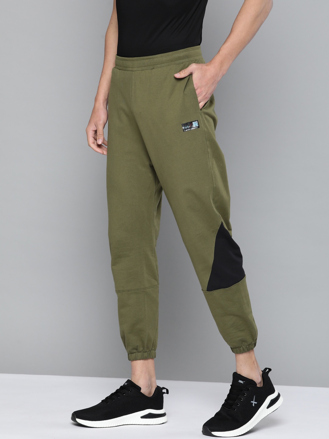 HRX By Hrithik Roshan Lifestyle Men Winter Moss Bio-Wash Colourblock Track Pant, Olive
HRX By Hrithik Roshan Lifestyle Men Winter Moss Bio-Wash Colourblock Track Pant, Olive