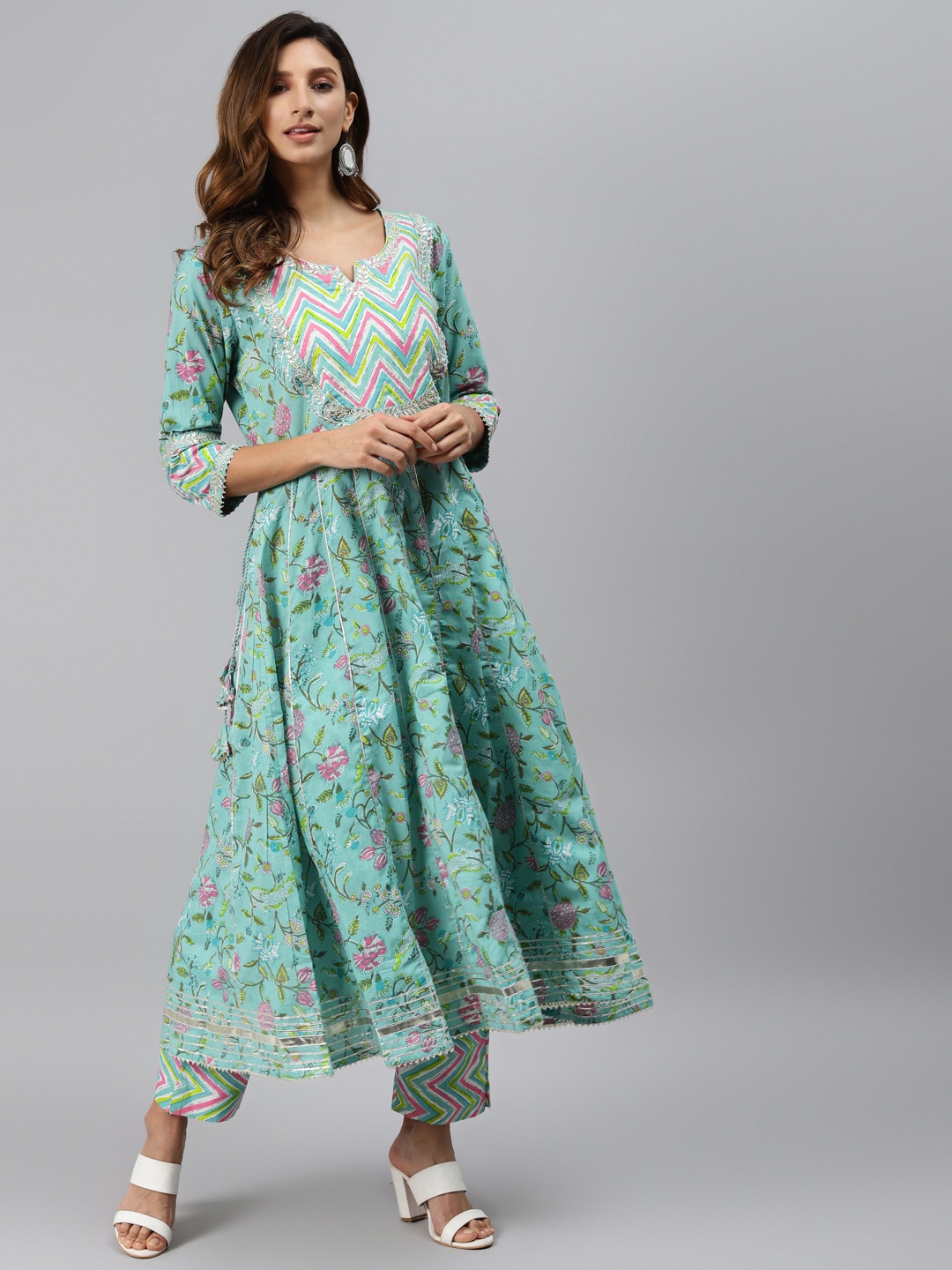 Readiprint Fashions Women Blue & Pink Motifs Print Panelled Kurta with Trousers