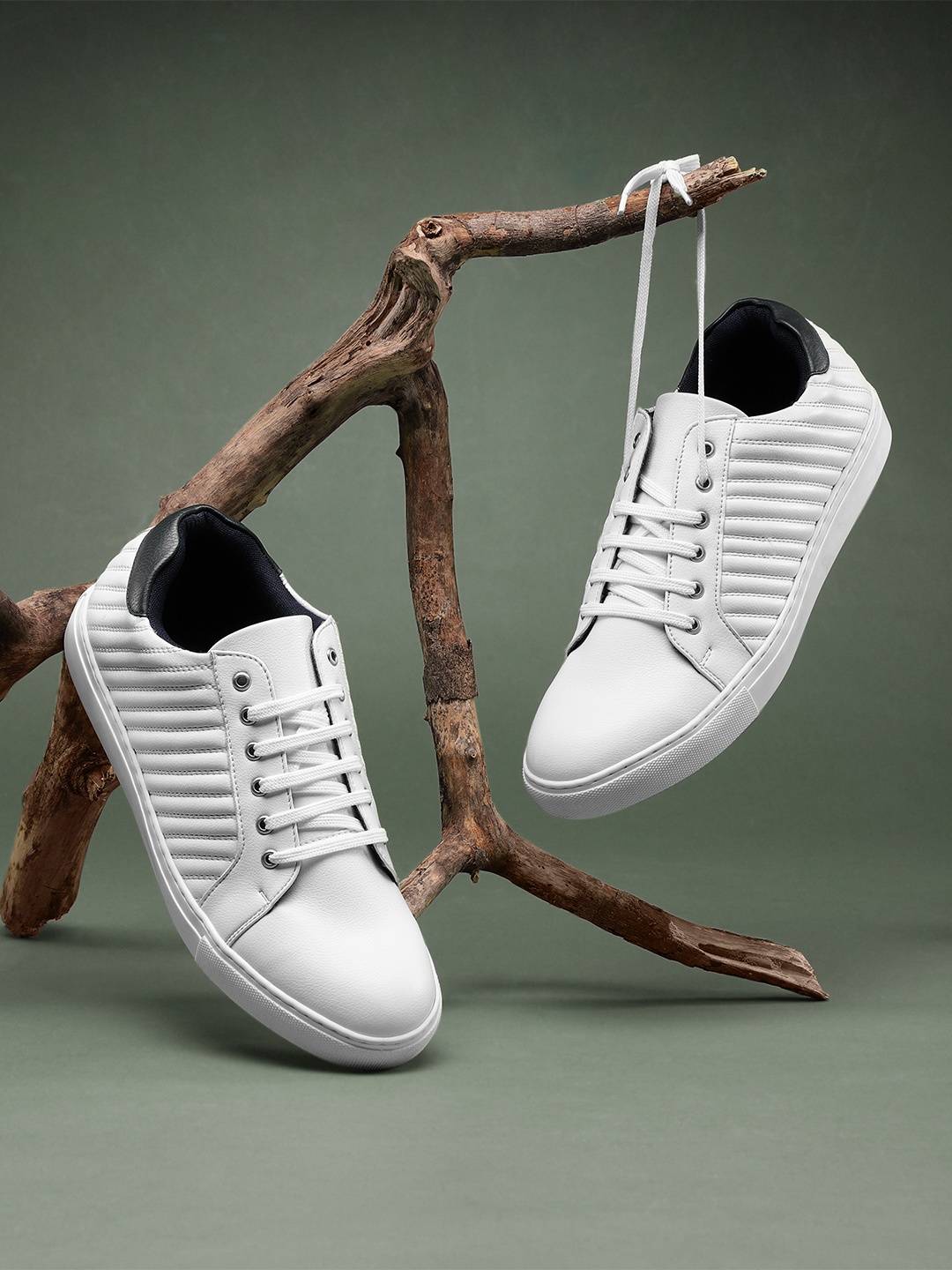 Roadster Men White Stripe Quilted Sneakers