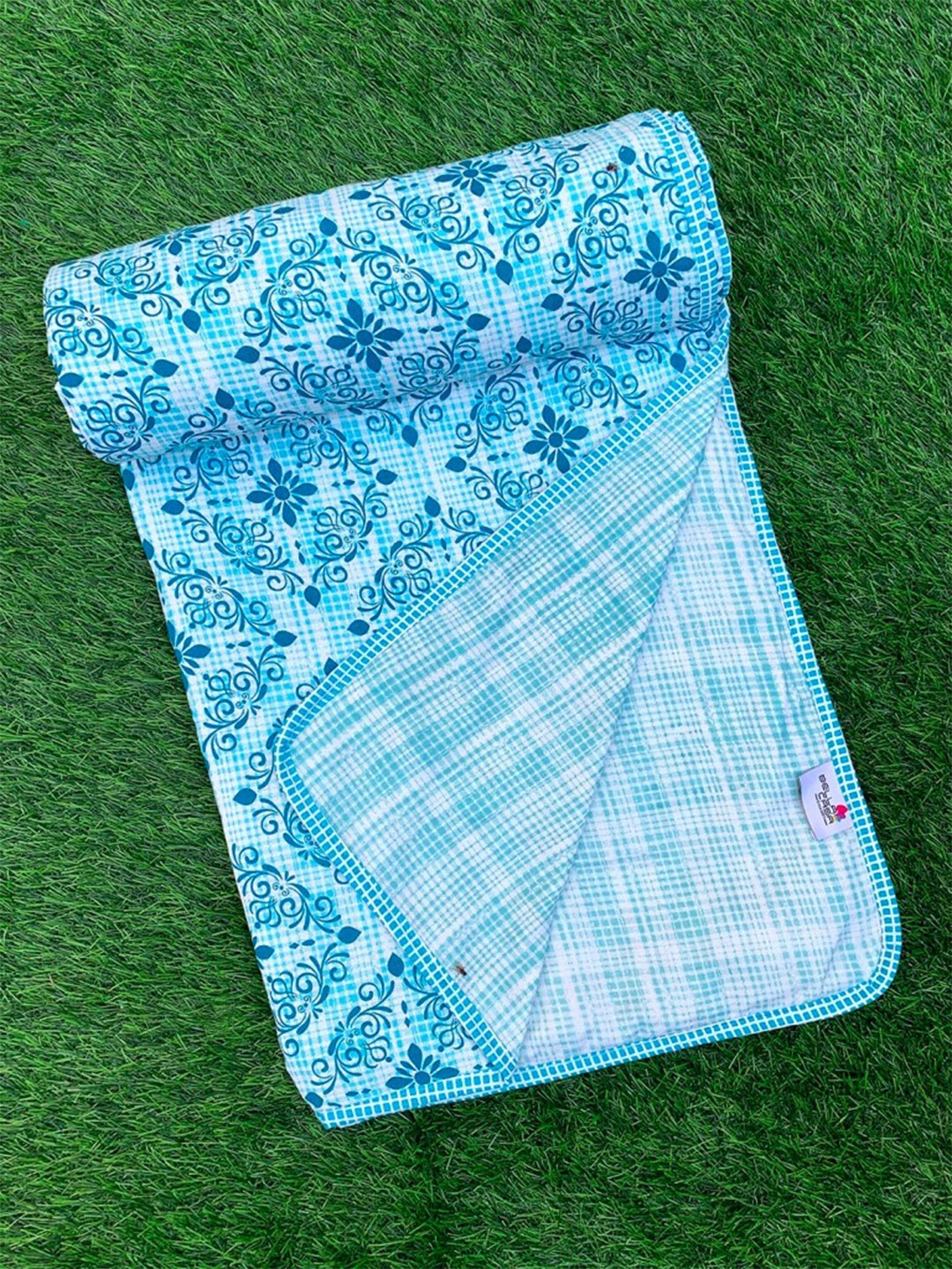 BELLA CASA Blue Ethnic Motifs Printed Reversible100 % Cotton Single 180 GSM AC Dohar
BELLA CASA Blue Ethnic Motifs Printed Reversible100 % Cotton Single 180 GSM AC Dohar